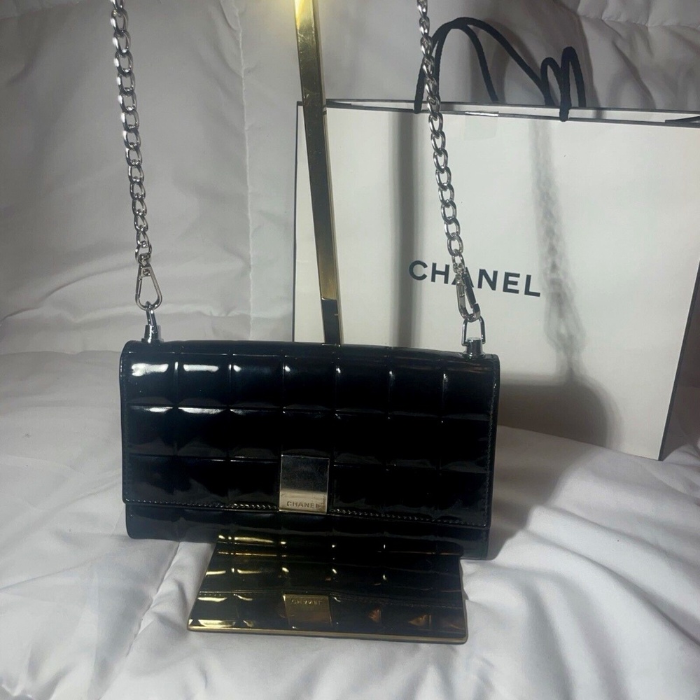 Authentic black chanel glossy chocolate bar wallet on chain read description